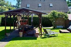 Großzügiges Haus mit Einliegerwohnung, Garten und Pool in ruhiger Lage von Karow