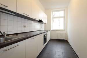 Großzügige 3 Zimmer ** Balkon ** Einbauküche ** Bad mit Wanne ** Stellplatz anmietbar!