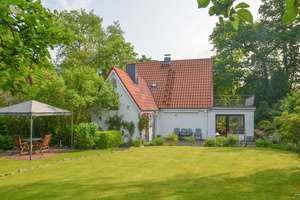 Charmantes Einfamilienhaus am idyllischen Rosensee – ein Refugium im Grünen – Die vollständige Adresse der Immobilie erhältst du vom Anbieter., 24223 Schwentinental – Vorschaubild 3