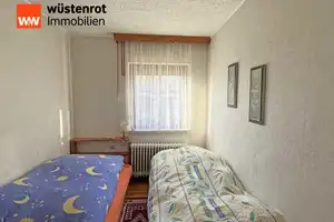 IDYLLE IN DER STADT: HAUS MIT EINBAUKÜCHE + VOLLKELLER + NEBENGEBÄUDE + GROSSEM GRUNDSTÜCK – Mecklenburg-Strelitz (Kreis) – Vorschaubild 18