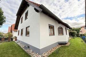 Großzügiges Zweifamilienhaus mit Traumgarten und Doppelgarage in Neuburg/Heinrichsheim – Die vollständige Adresse der Immobilie erhältst du vom Anbieter., 86633 Neuburg an der Donau – Vorschaubild 3