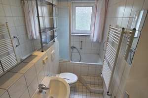 Nähe Innenstadt! Gepflegte 3 Zimmerwohnung mit Balkon und sep. Mansardenzimmer! – Die vollständige Adresse der Immobilie erhältst du vom Anbieter., 35396 Gießen-Nord, Gießen – Vorschaubild 4