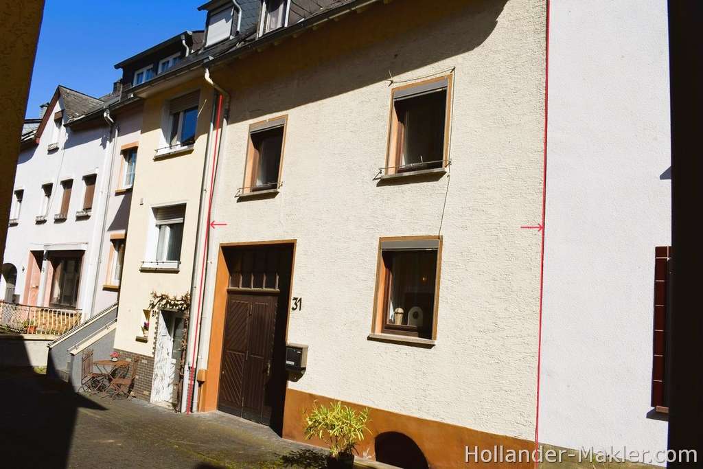 Immobilie in Bernkastel-Kues - Großzügiges Reihenhaus mit Nebengebäuden in Zeltingen-Rachtig - Bild 0