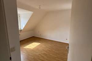 TOP 2,5-Zimmer-Dachgeschosswohnung in Duisburg Untermeiderich – Die vollständige Adresse der Immobilie erhältst du vom Anbieter., 47137 Untermeiderich, Duisburg – Vorschaubild 4