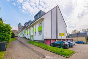 Lichtdurchflutete 3-Zimmer-Wohnung mit Balkon und Blick auf den Rhein in Leverkusen-Hitdorf