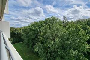 Moderne, großzügige 1-Zimmer-Wohnung mit Sonnenbalkon im Grünen