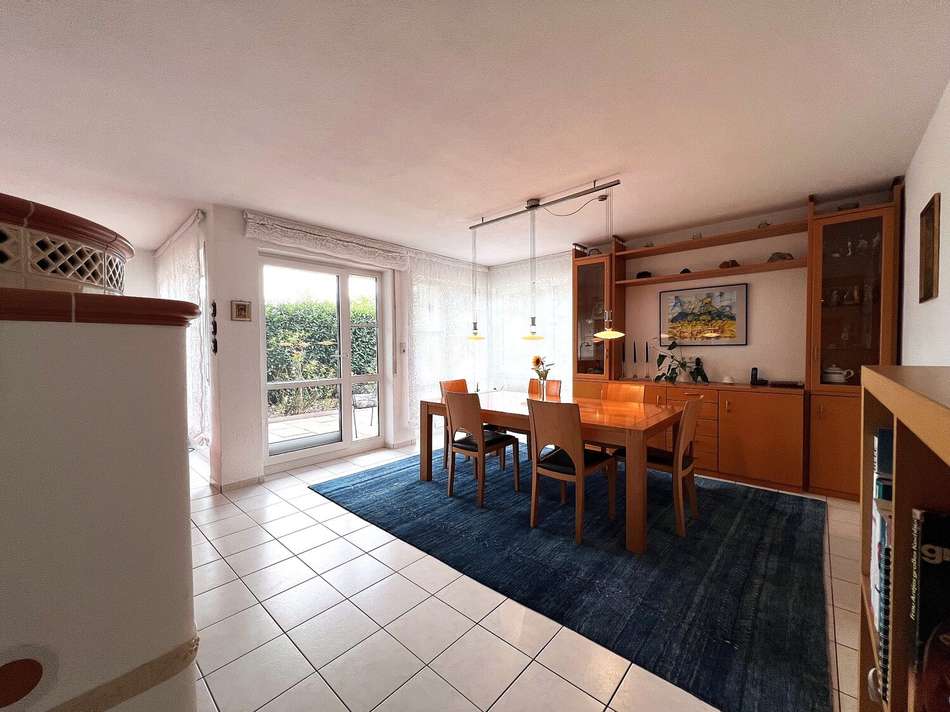 Esszimmer mit Zugang auf die T