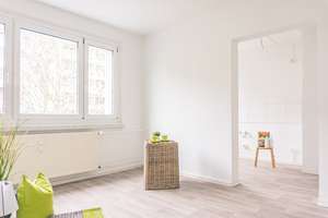 Wunderschöne 5-Raum-Wohnung mit Dusche & Wanne, Doppelwaschbecken – Gluckstr. 6, 9120 Kapellenberg, Chemnitz – Vorschaubild 1