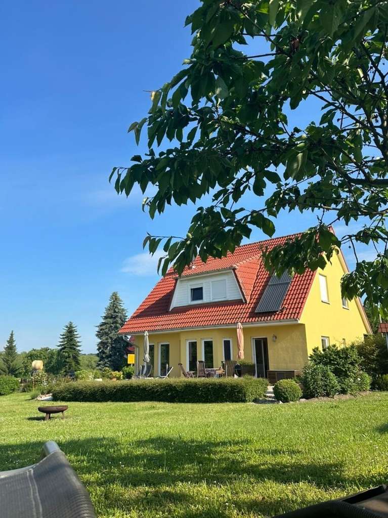 Immobilie in Boitzenburger Land - Modernes Einfamilienhaus mit 1.800 m² Garten + 3.300 m² Ackerland/Wiese – vielseitig nutzbar - Bild 0