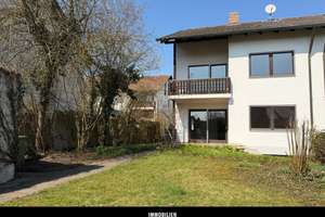 Doppelhaushälfte mit Garage und Garten