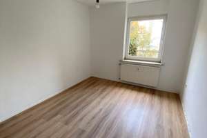 Helle 4 Zi. Wohnung im 1. OG li. in Mehrfamilienhaus – Ferdinandstr. 1, 45889 Bismarck, Gelsenkirchen – Vorschaubild 3