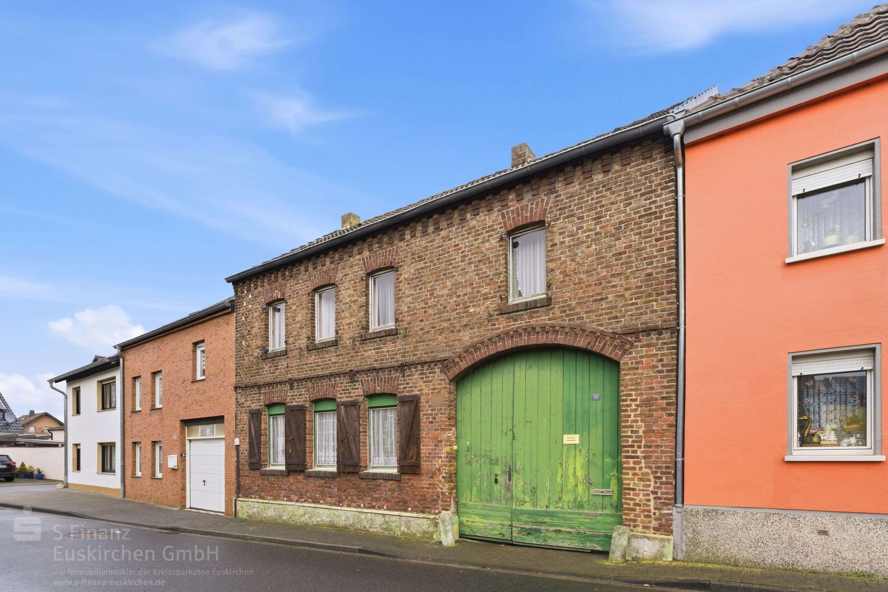 Weilerswist-Lommersum: Vierkanthof mit Scheune und Entwicklungspotenzial auf 815 m² Grundstück! 36, Euskirchen Kreis – Bild 1