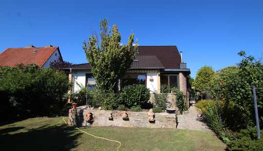 Bild von Einfamilienhaus mit schön angelegter Außenanlage in Gifhorn!