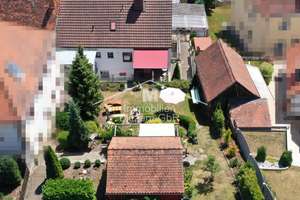 Wohnhaus mit bis zu 3 WE u. historischem Kaplanhaus sowie Garage u. Gartenidyll in Zentraler Lage – Kirchberggasse 3, 91171 Greding – Vorschaubild 2