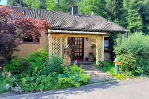 Von privat: Massives Familienhaus in Much mit Garten, Doppelgarage und flexiblem Wohnkonzept – Die vollständige Adresse der Immobilie erhältst du vom Anbieter., 53804 Much – Vorschaubild 2