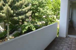 Gut geschnittene 4 Zimmerwohnung mit Balkon in Düsseldorf-Knittkuhl.