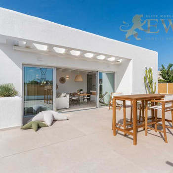 Fantastische Villa im balinesischen Stil in Los Alcázares
