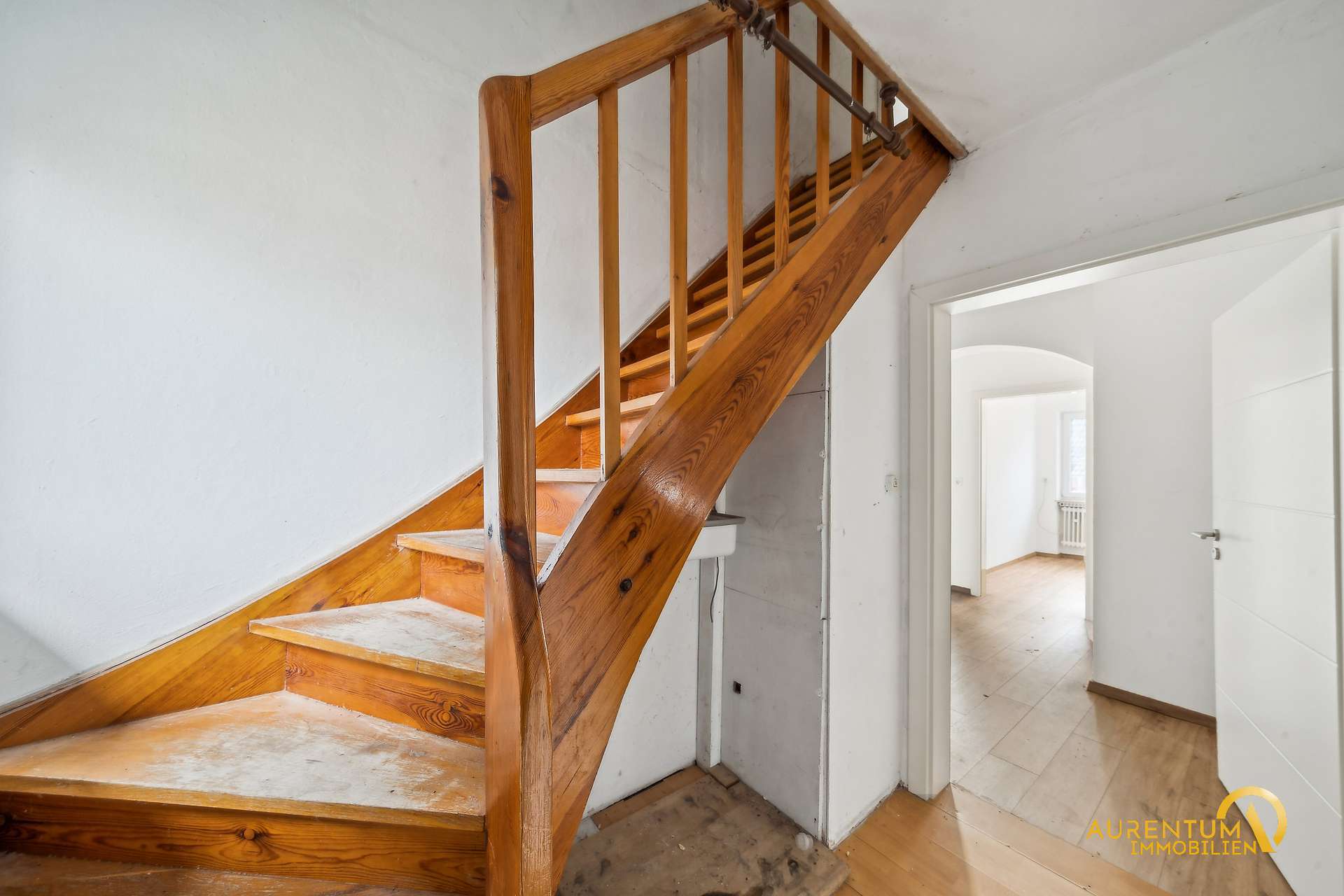 2,5-Zimmer-Dachgeschosswohnung mit Potenzial – 47 m², sofort frei in Arnhofen, Landkreis Kelheim, Kelheim Kreis – Bild 2