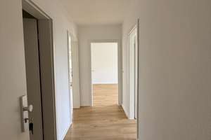 Frisch renovierte 3-Zimmer-Wohnung mit großem Balkon – Erdwegstraße 5, 45356 Bochold, Essen – Vorschaubild 2