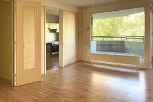 Bezugsfreie 2-Zimmer-Wohnung mit Lift, West-Balkon und TG-Stellplatz in ruhiger Wohnlage!