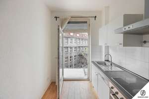 * Provisionsfrei! 3 Zimmer, top saniert, Balkon & Altbaucharme im Szeneviertel Gostenhof! *
