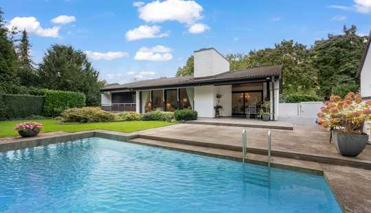 Bild von Neu-Isenburg Zeppelinheim: Freistehender Bungalow mit Pool und Einliegerwohnung