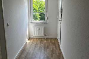 Sanierte Wohnung mit zwei Zimmern und Balkon in Chemnitz – Die vollständige Adresse der Immobilie erhältst du vom Anbieter., 9126 Gablenz, Chemnitz – Vorschaubild 2