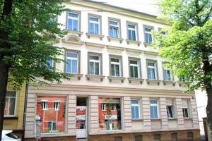 Lichtdurchflutete, große 2 Zimmer + Wohnküche! Eigener Parkplatz!