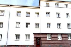 Potenzial: 3-Raum mit Loggia in grüner Wohngegend in Leipzig-Kleinzschocher – Die vollständige Adresse der Immobilie erhältst du vom Anbieter., 4229 Kleinzschocher, Leipzig – Vorschaubild 2