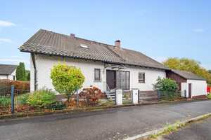 Provisionsfrei – Großes, familienfreundliches Haus mit schönem Garten & Sauna in naturnaher Wohnlage – Roth (Kreis) – Vorschaubild 1