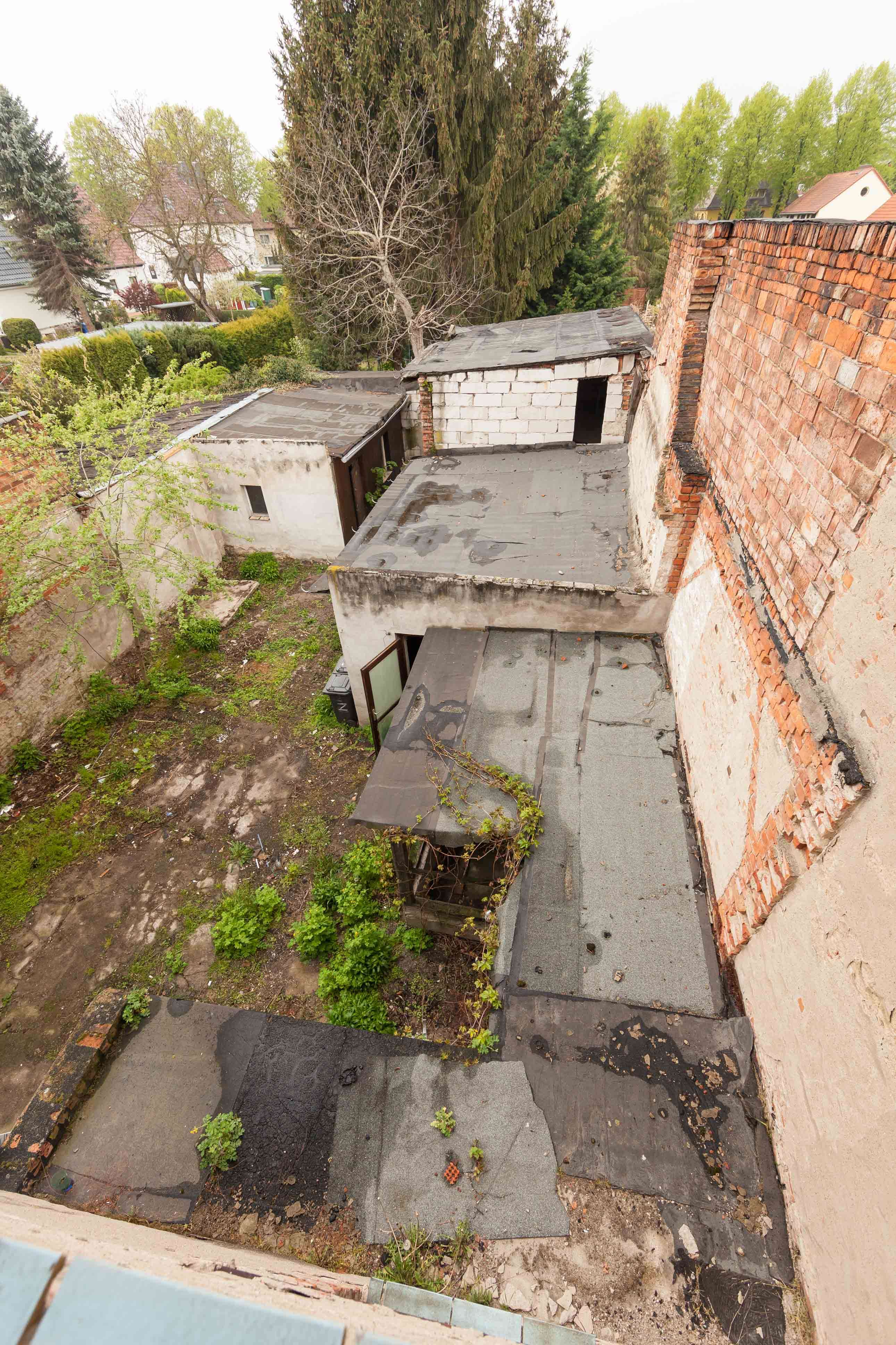 Renovierungsbedürftiges Mehrfamilienhaus mit 15 Zimmern in Calbe (Saale), Salzlandkreis – Bild 3