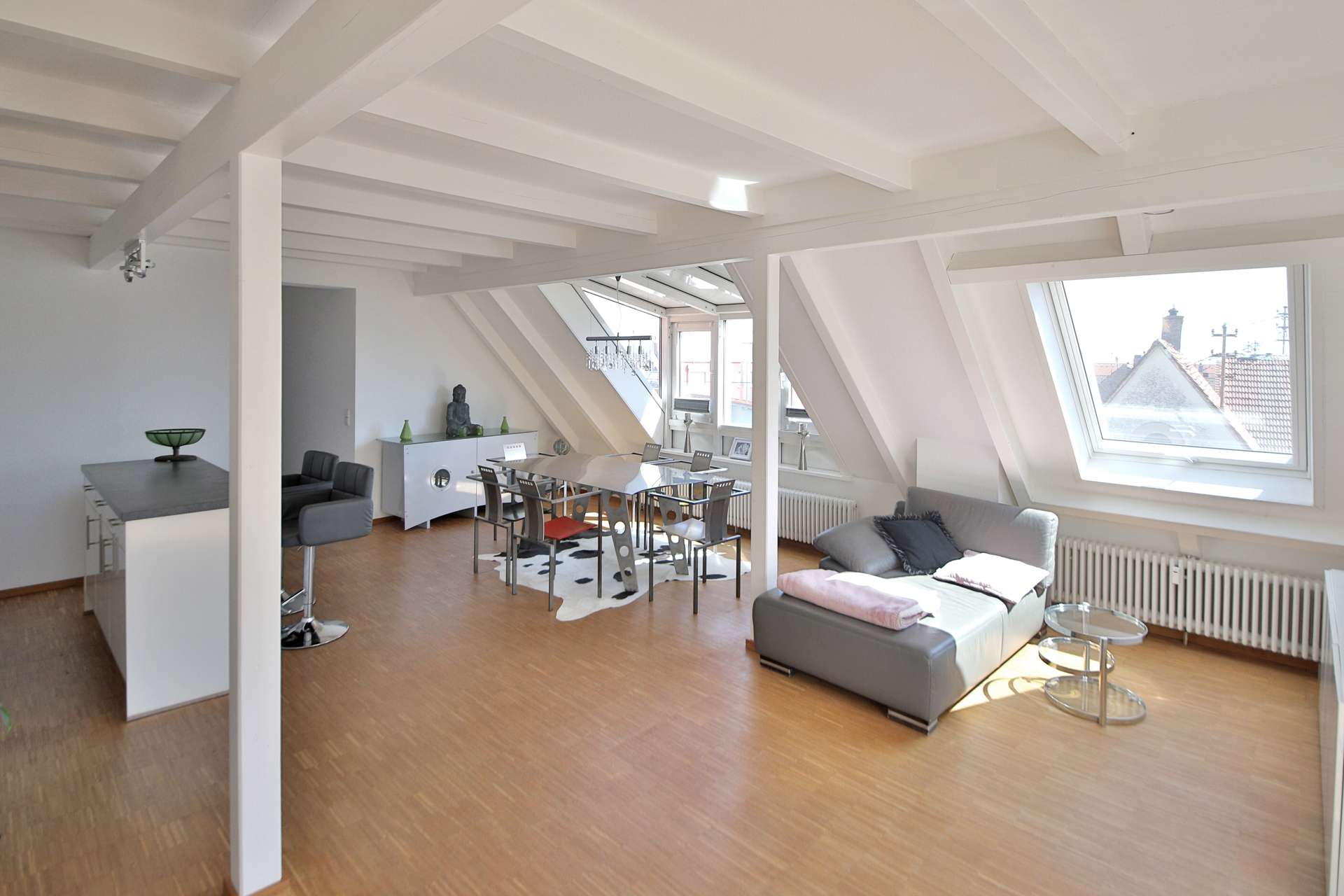 Immobilie in Maikammer - Über den Dächern Maikammers! Helle DG-Wohnung, möbliert, inkl. Stellplatz und toller Dachterrasse! - Bild 2