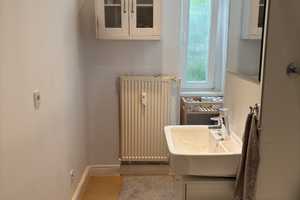 Charmante 2-Zimmer-Altbauwohnung mit Terrasse im ruhigen Innenhof in Berlin-Prenzlauer Berg – Wichertstraße 48, 10439 Berlin – Vorschaubild 2