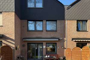 1 Familienreihenhaus mit Garten und Garage