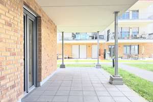 Moderne Ergeschosswohnung mit weitläufiger Terrasse und Markenküche