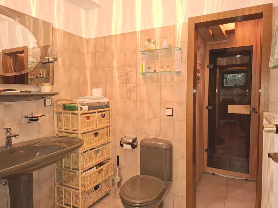 Duschbad mit Sauna UG