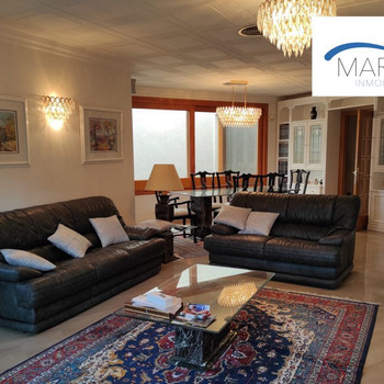 Haus zu verkaufen in Zentrum, 5 Schlafzimmer.