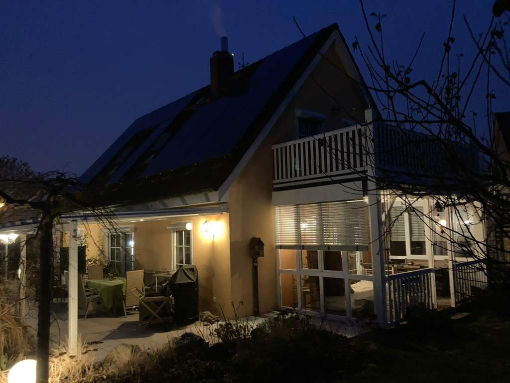 Immobilie in Althegnenberg - Wohnen wie im Urlaub: Einfamilienhaus mit Schwimmteich, Traumgarten und überdachter Terrasse - Bild 2