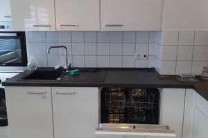 Modernisiert in 2018. Erdgeschoss-Wohnung in zentraler Wohnlage. Übernahme Einbauküche mgl.