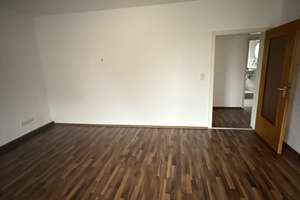 Solides Mehrfamilienhaus mit 4 Einheiten | 494 m² | Baujahr 1970 | Ruhige Lage in Scheinfeld – Würzburger Straße 13, 91443 Scheinfeld – Vorschaubild 2