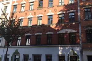 Helle, gut geschnittene 3-Zimmer-Altbauwhg. mit Balkon