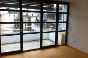 Hübsche geräumige komplett renovierte Etagenwohnung mit Blick auf den Rhein
