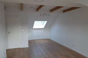 Attraktive, lichtdurchflutete, frisch renovierte 2,5 Dachgeschosswohnung mit Einbauküche  – Bellenstraße 46, 68163 Lindenhof, Mannheim – Vorschaubild 3