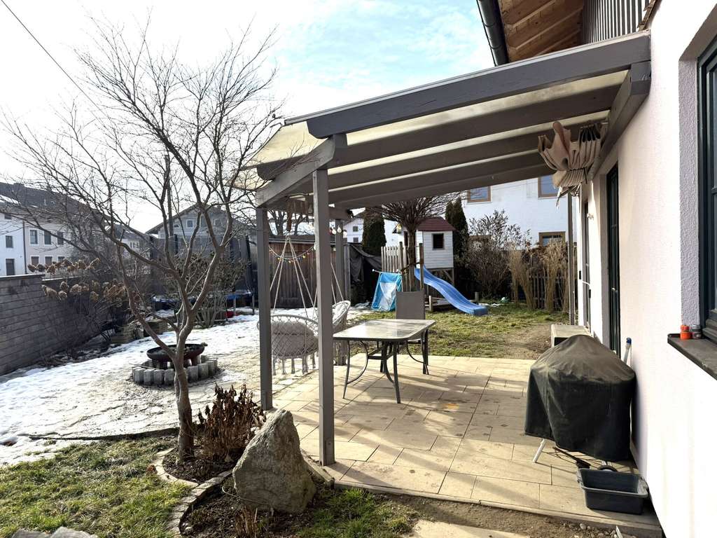 Immobilie in Eiselfing - Idyllisches Landhaus in Weilerlage: Mit Einliegerwohnung oder bis zu sieben Zimmern nutzbar - Bild 1