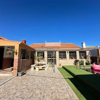 FINCA VON 696m2 MIT POOL