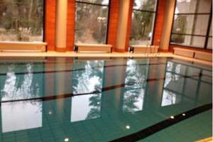Großzügige 3,5 Zimmer-Wohnung mit 2 grossen Balkonen, Schwimmbad, Lift, Garten, optional Garage