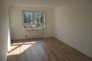 2 Zweiraum WE jeweils mit Balkon, PkW- Stellpl. und TG- Stelllpl. sowie Lift zu verkaufen!!! – Bayreuther Straße 8 - 10, 9130 Sonnenberg, Chemnitz – Vorschaubild 4