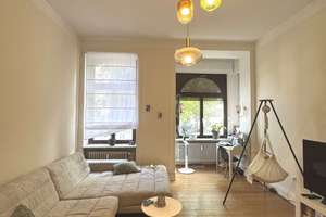 Schöne 3-Zimmerwohnung in gepflegtem Altbau mit zwei Balkonen und EBK