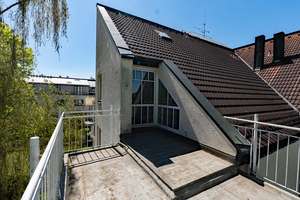 Charmantes Apartment mit privater Dachterrasse + TG-Parker – Die vollständige Adresse der Immobilie erhältst du vom Anbieter., 81929 Daglfing, München – Vorschaubild 2
