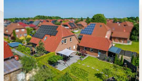 Bild von Top modernisiertes Einfamilienhaus mit Photovoltaik & Gartenidylle!